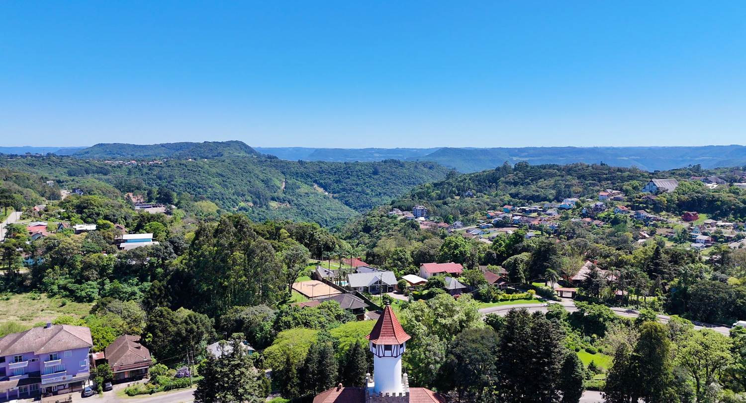 Entrada de Nova Petrópolis na Serra Gaúcha / Vivenza Construtora